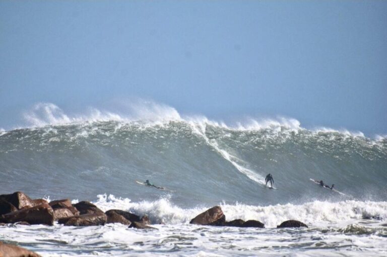 Foto: Campeonato de Ondas Grandes no Farol de Santa Marta/Divulgação PML