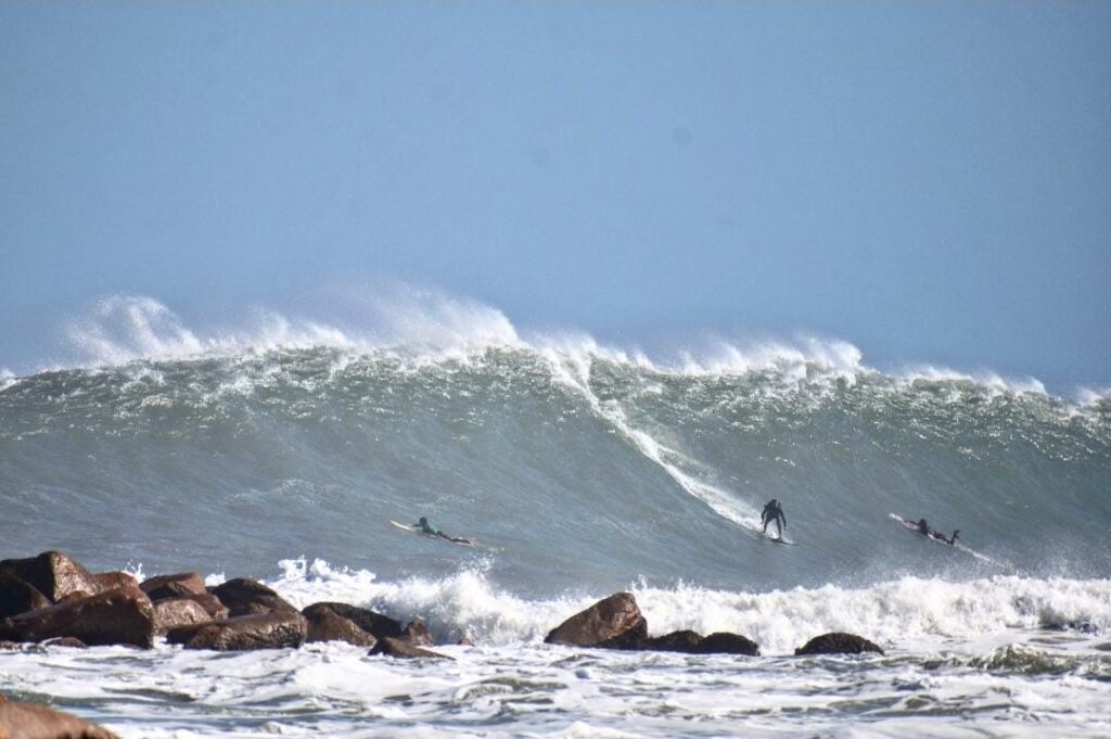 Foto: Campeonato de Ondas Grandes no Farol de Santa Marta/Divulgação PML