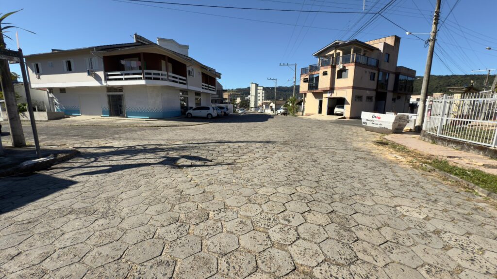 Vereadores pedem a recuperação da rua João Cesa, localizada no Centro de Siderópolis/ Foto: Divulgação