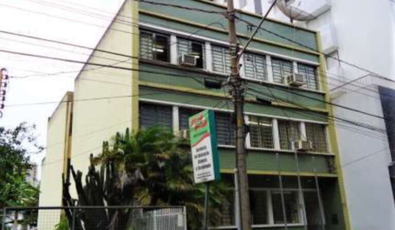 Prédio comercial que será leiloado em Tubarão - Foto: Divulgação