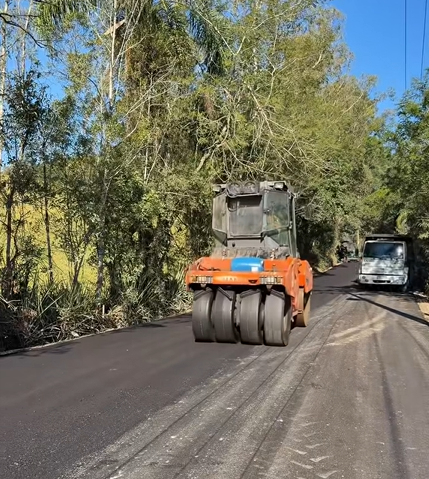 Rodovia está sendo pavimentada por meio do Programa Estrada Boa Rural - Foto: Reprodução Redes Sociais