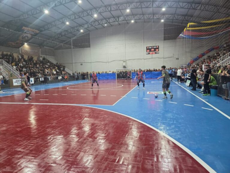 Galo Cinza venceu o Barsemlona na abertura do campeonato - Foto: Divulgação