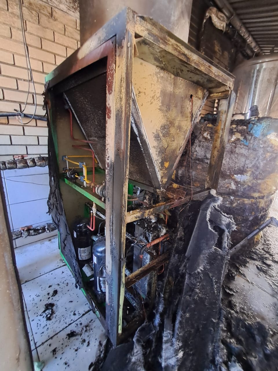 Incêndio atinge fábrica de chope em Araranguá - Foto: CBMSC