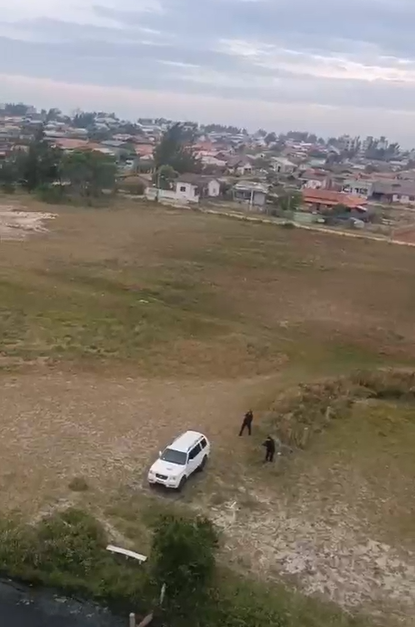 Carro do autor foi encontrado abandonado no Balneário Esplanada - Foto: Reprodução Portal Conexão Sul